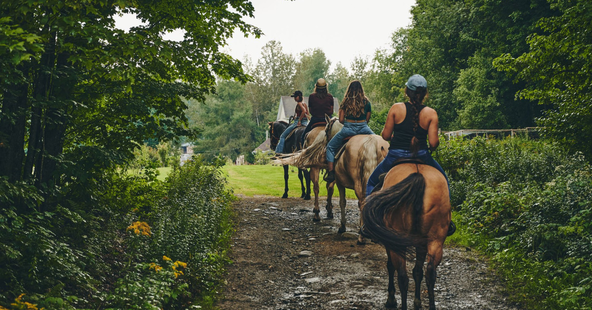 Estrie's Eastern Townships / #CanadaDo / Best Horseback Riding Places in Quebec